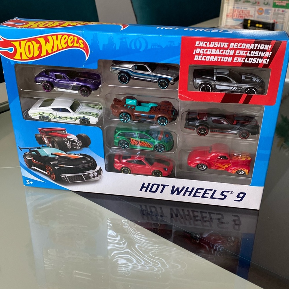 Hot Wheels 9